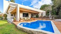 Piscina de Casa o xalet en venda en Cerdanyola del Vallès amb Aire condicionat, Calefacció i Terrassa