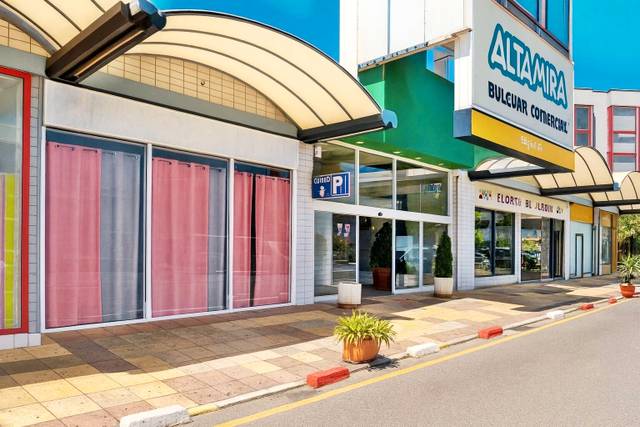 Local comercial en Alquiler en Paseo de Julio Hauzeur en Cerezo - Aspla - Torres