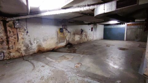 Zona Barakaldo. Plaza de garaje cerrada de 11,73 m2. Muy buena maniobra. Dispone de aseos y lavadero.