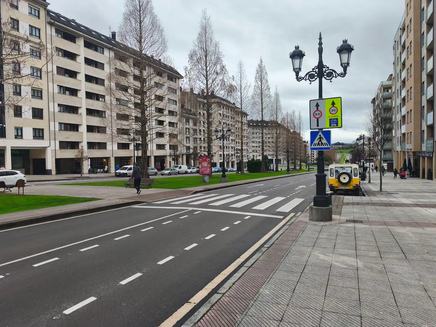 Außenansicht von Geschaftsraum zur Miete in Oviedo  mit Terrasse