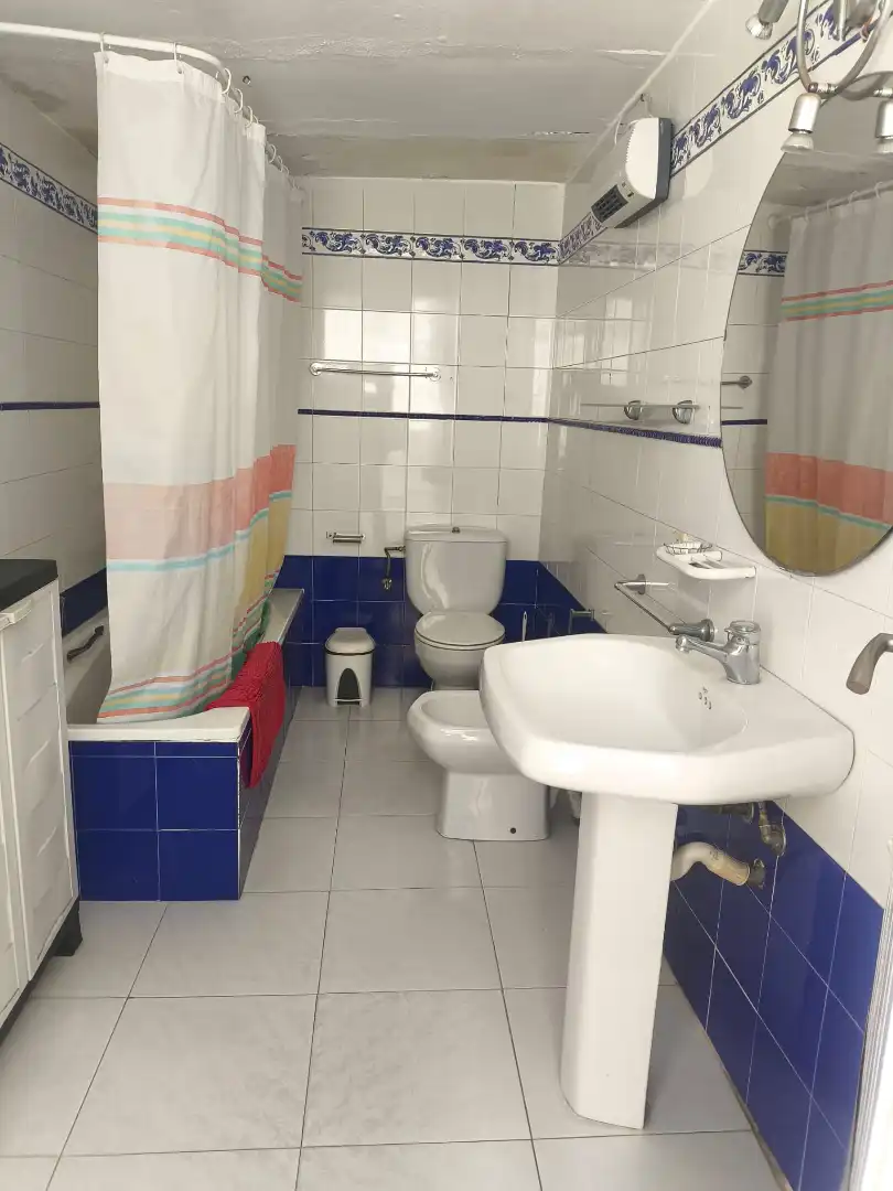 Baño de Casa adosada en venta en Caldes d'Estrac con Calefacción, Parquet y Amueblado