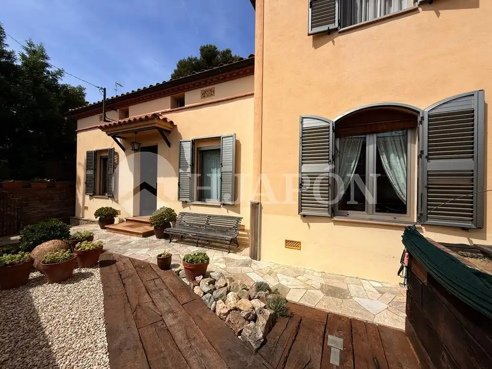 Vista exterior de Casa o xalet en venda en Teià amb Calefacció, Jardí privat i Terrassa