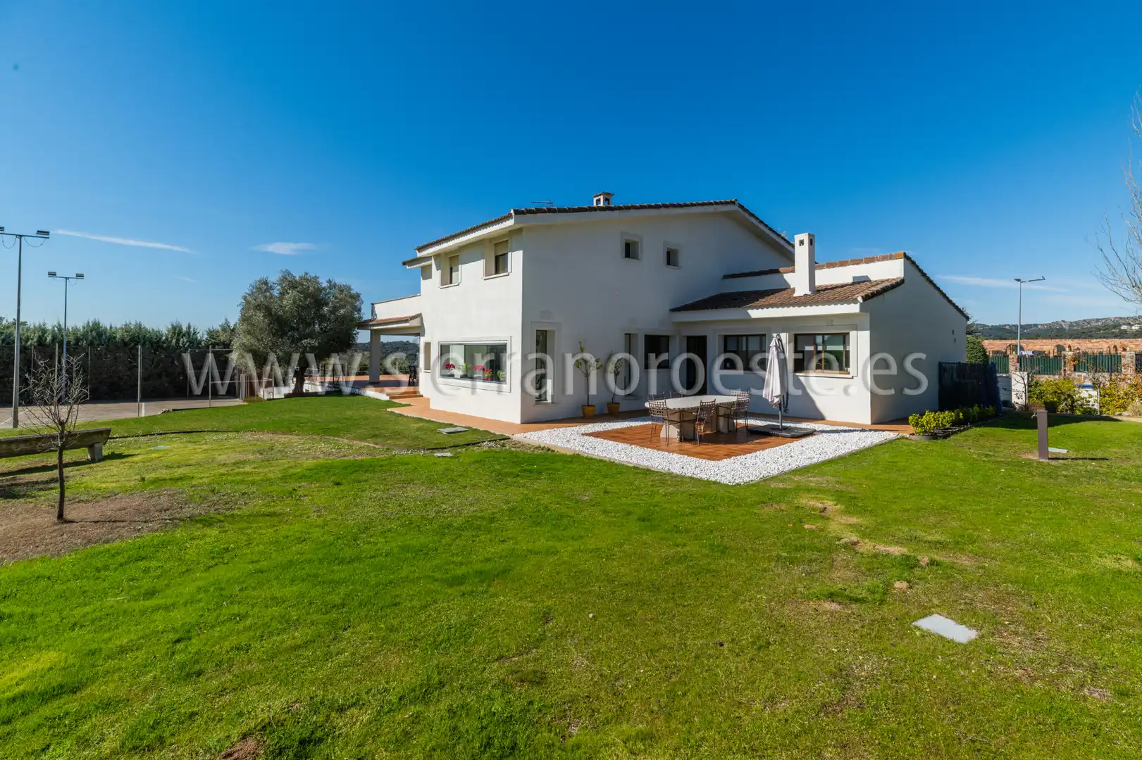 Vista exterior de Casa o chalet de alquiler en Las Rozas de Madrid con Aire acondicionado, Calefacción y Jardín privado