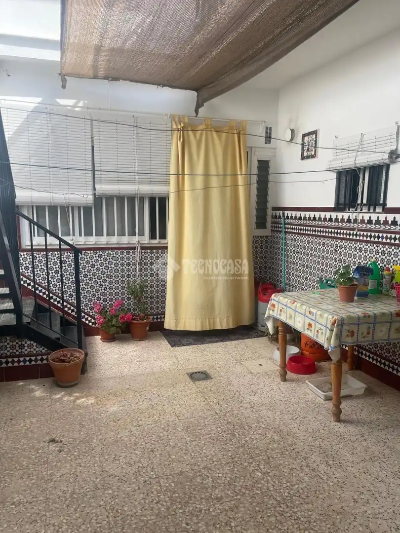 Terrassa de Casa adosada en venda en Sevilla amb Aire condicionat