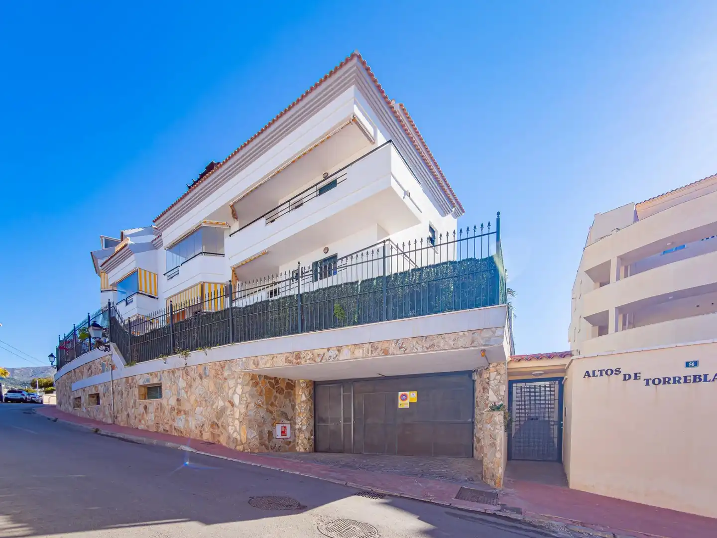 Vista exterior de Pis en venda en Fuengirola amb Aire condicionat, Terrassa i Piscina comunitària