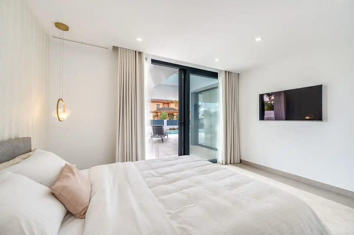 Chalet con jardín en venta en Avenida Pablo Ruiz Picasso 11, imagen 17