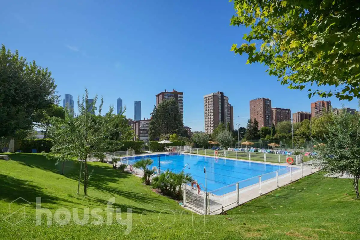 Pis amb piscina en venda a Calle Condado de Treviño ., imagen 55