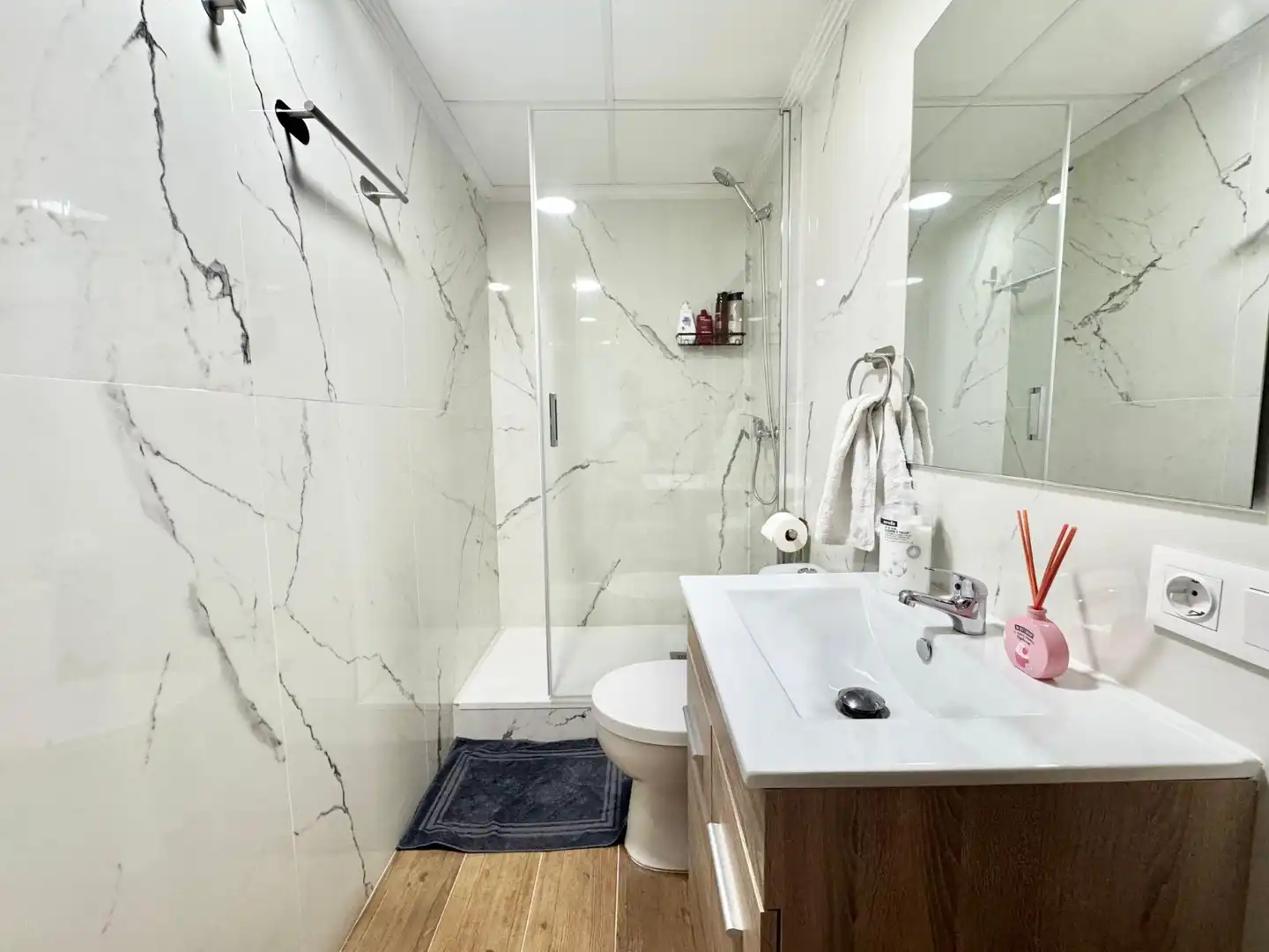 Bany de Apartament de lloguer en Guardamar del Segura amb Aire condicionat, Moblat i Rentadora
