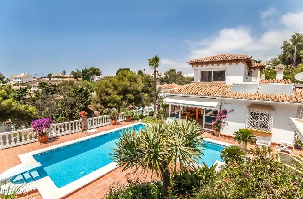 Vista exterior de Casa o chalet en venta en Vélez-Málaga con Aire acondicionado, Jardín privado y Terraza