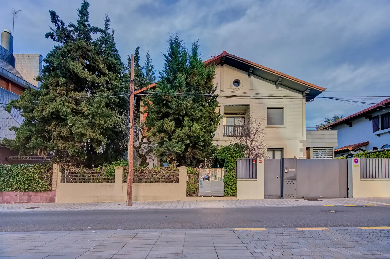 Vista exterior de Casa adosada en venta en  Pamplona / Iruña con Calefacción, Jardín privado y Parquet