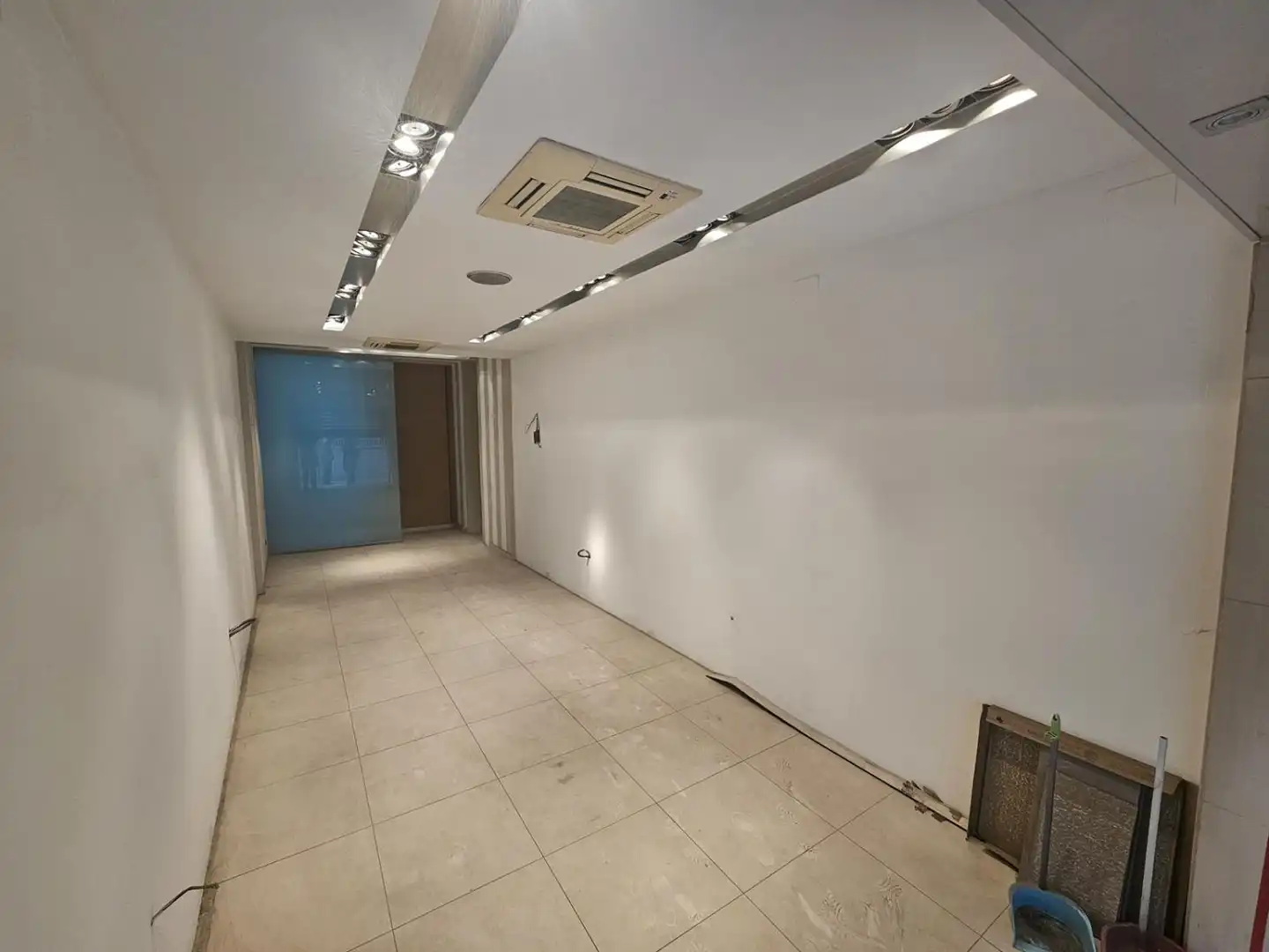 Local comercial de lloguer a San vicente 59