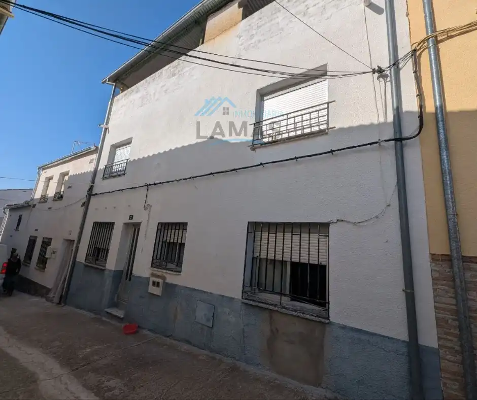 Vista exterior de Casa o xalet en venda en Valdelacasa de Tajo amb Calefacció