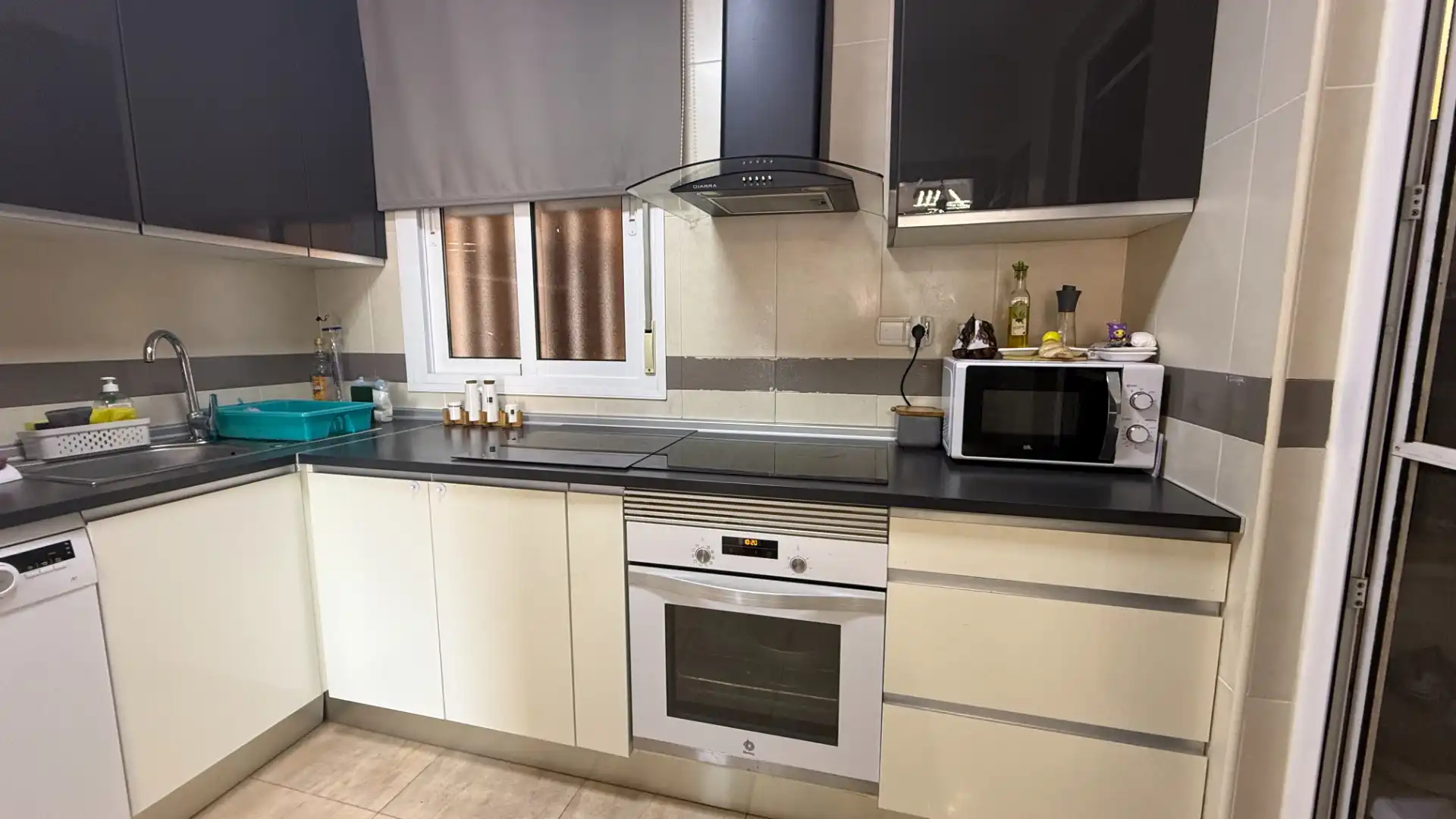 Cocina de Piso en venta en Roquetas de Mar con Terraza, Amueblado y Piscina comunitaria