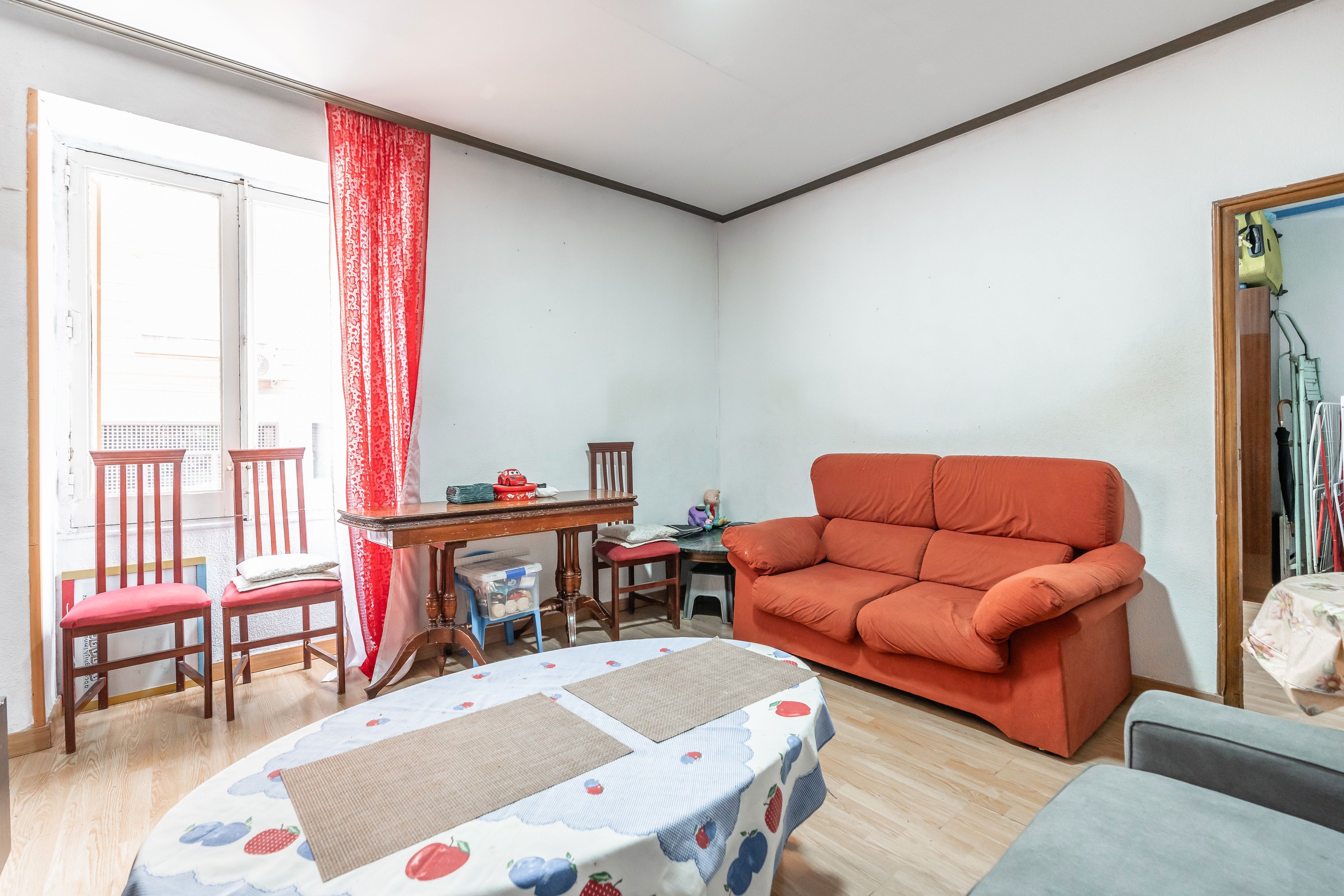 Living room of Flat for sale in  Madrid Capital