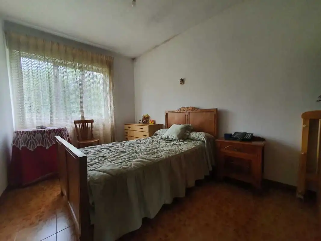 Dormitori de Casa o xalet en venda en Llanes amb Calefacció i Jardí privat