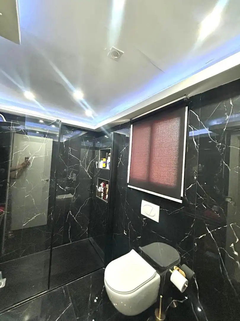 Bathroom of Flat for sale in Sevilla  with Air Conditioner and Terrace