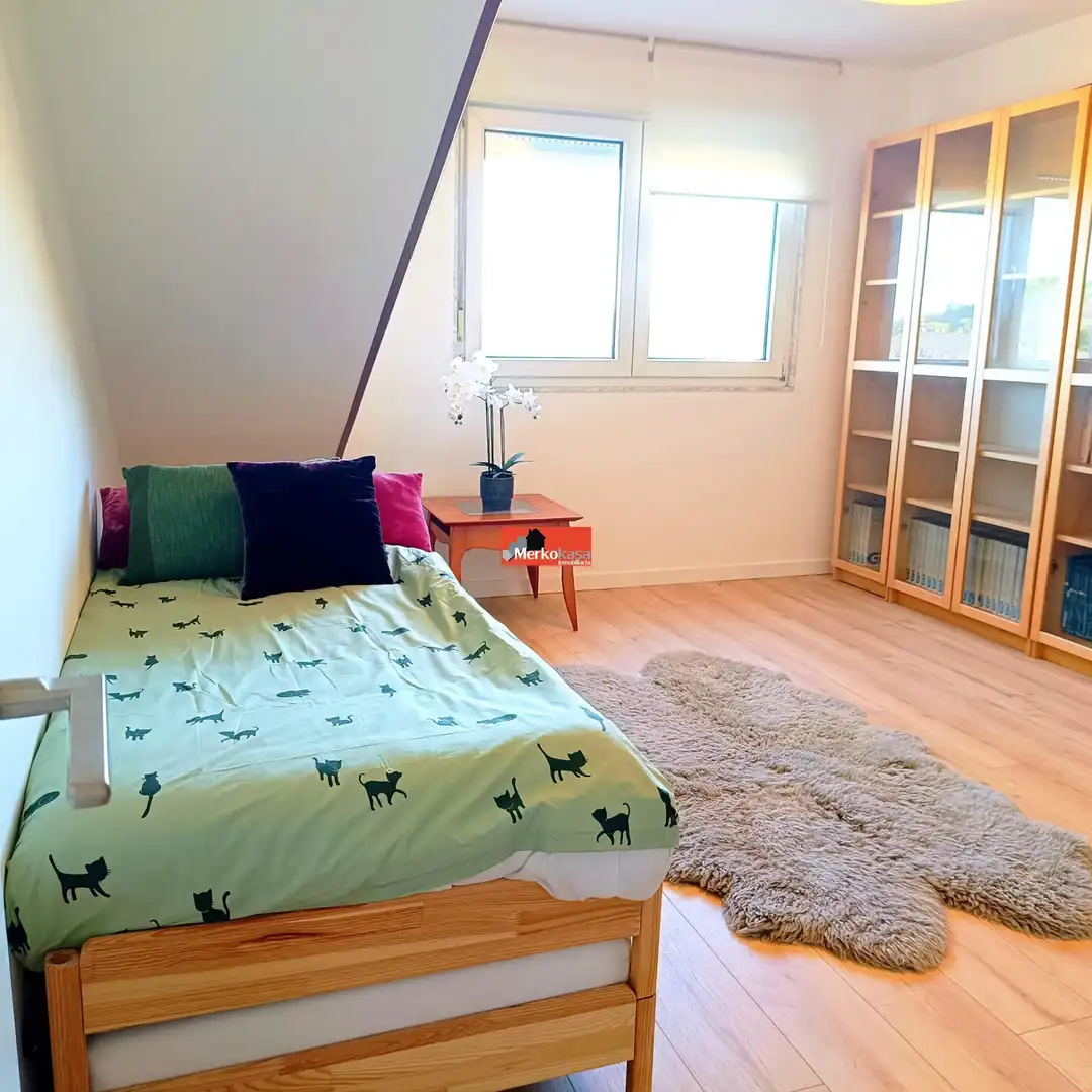 Habitación de Dúplex de alquiler en Lugo con Calefacción, Terraza y Trastero