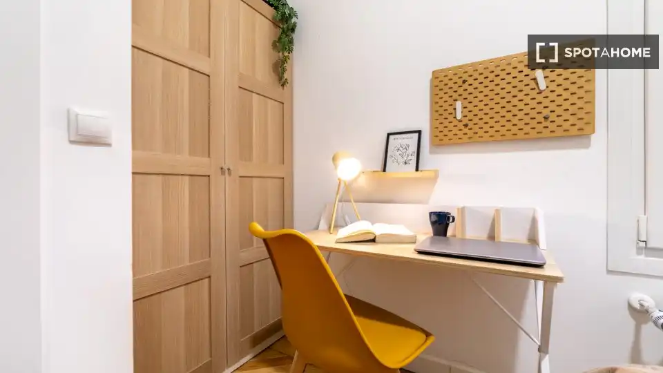 Bedroom of Flat for share in Madrid  with Air Conditioner, Terrace and Furnished