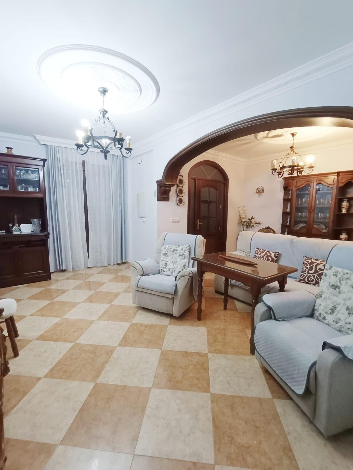 Sala d'estar de Casa o xalet en venda en Utrera amb Aire condicionat, Terrassa i Traster