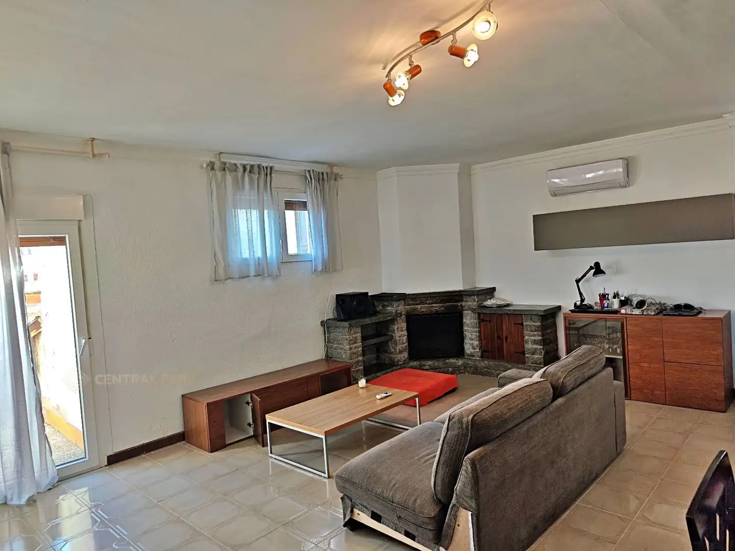 Sala d'estar de Casa o xalet en venda en Pacs del Penedès amb Calefacció, Terrassa i Traster