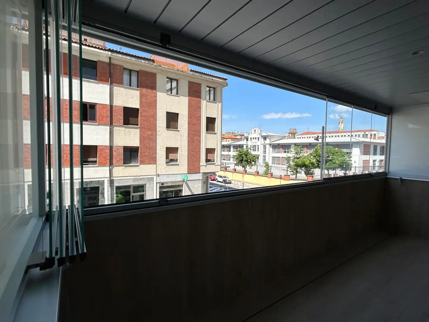 Terrasse von Wohnung zur Miete in  Pamplona / Iruña mit Klimaanlage, Heizung und Terrasse