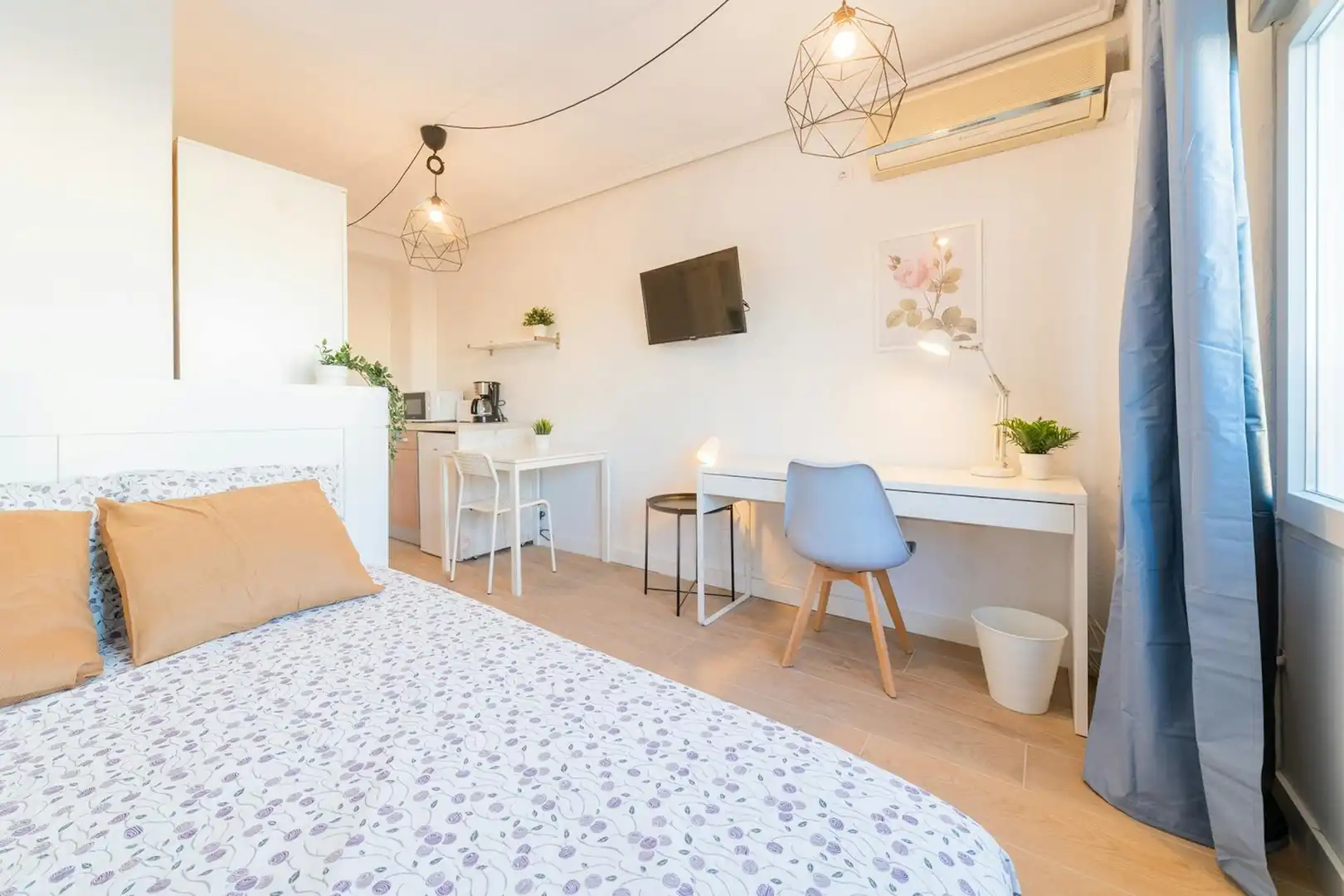 Schlafzimmer von Wohnung zur untervermieten in Valencia mit Möbliert, Waschmaschine und Internet