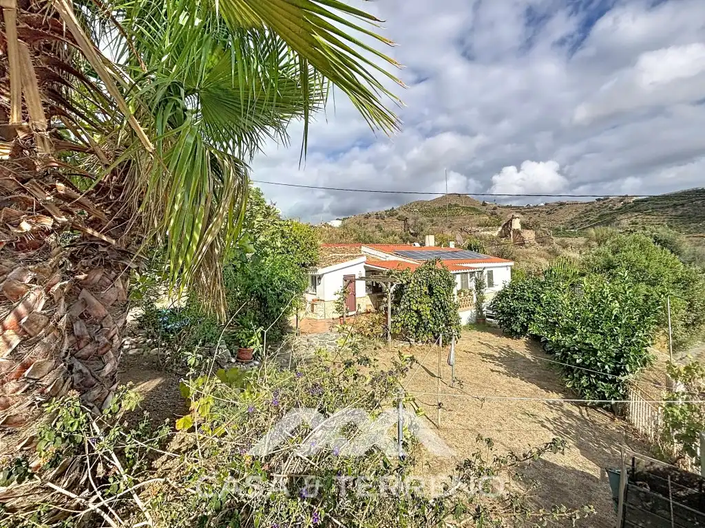 Außenansicht von Haus zum Verkauf in Vélez-Málaga mit Klimaanlage und Terrasse