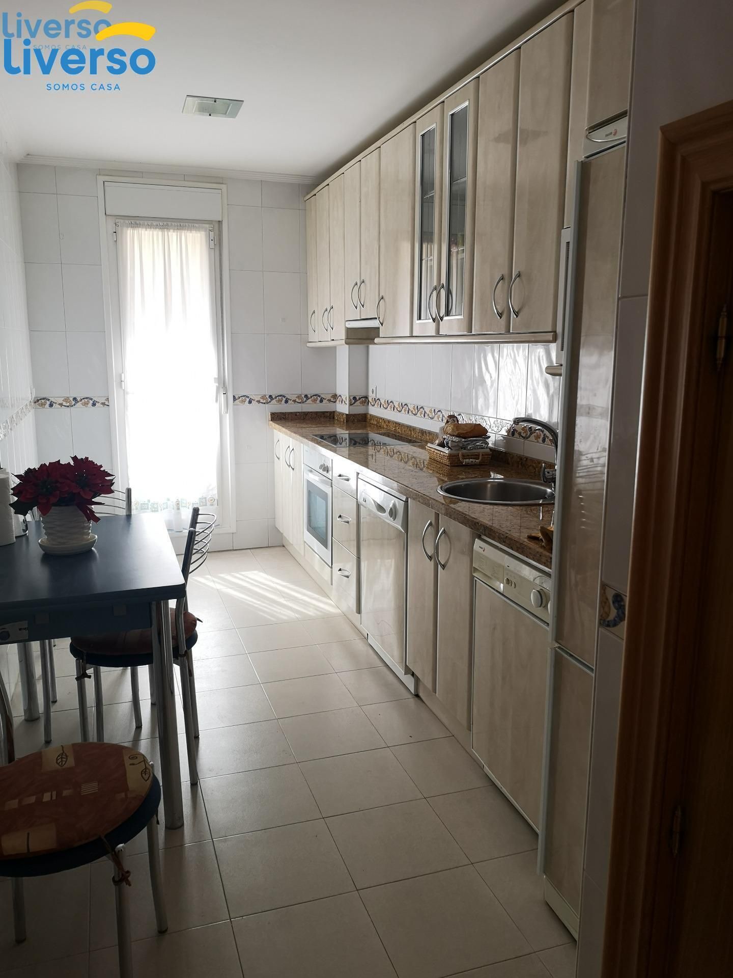 Cocina de Casa adosada en venta en Pradoluengo con Jardín privado, Parquet y Amueblado