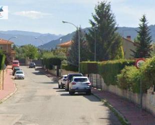 Vista exterior de Casa adosada en venda en Guadarrama amb Jardí privat