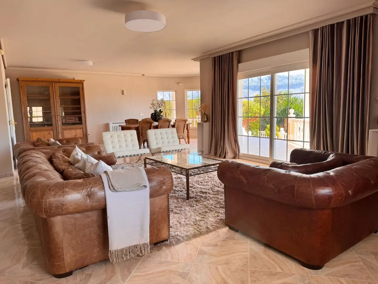 Sala de estar de Casa o chalet de alquiler en La Nucia con Aire acondicionado, Jardín privado y Piscina