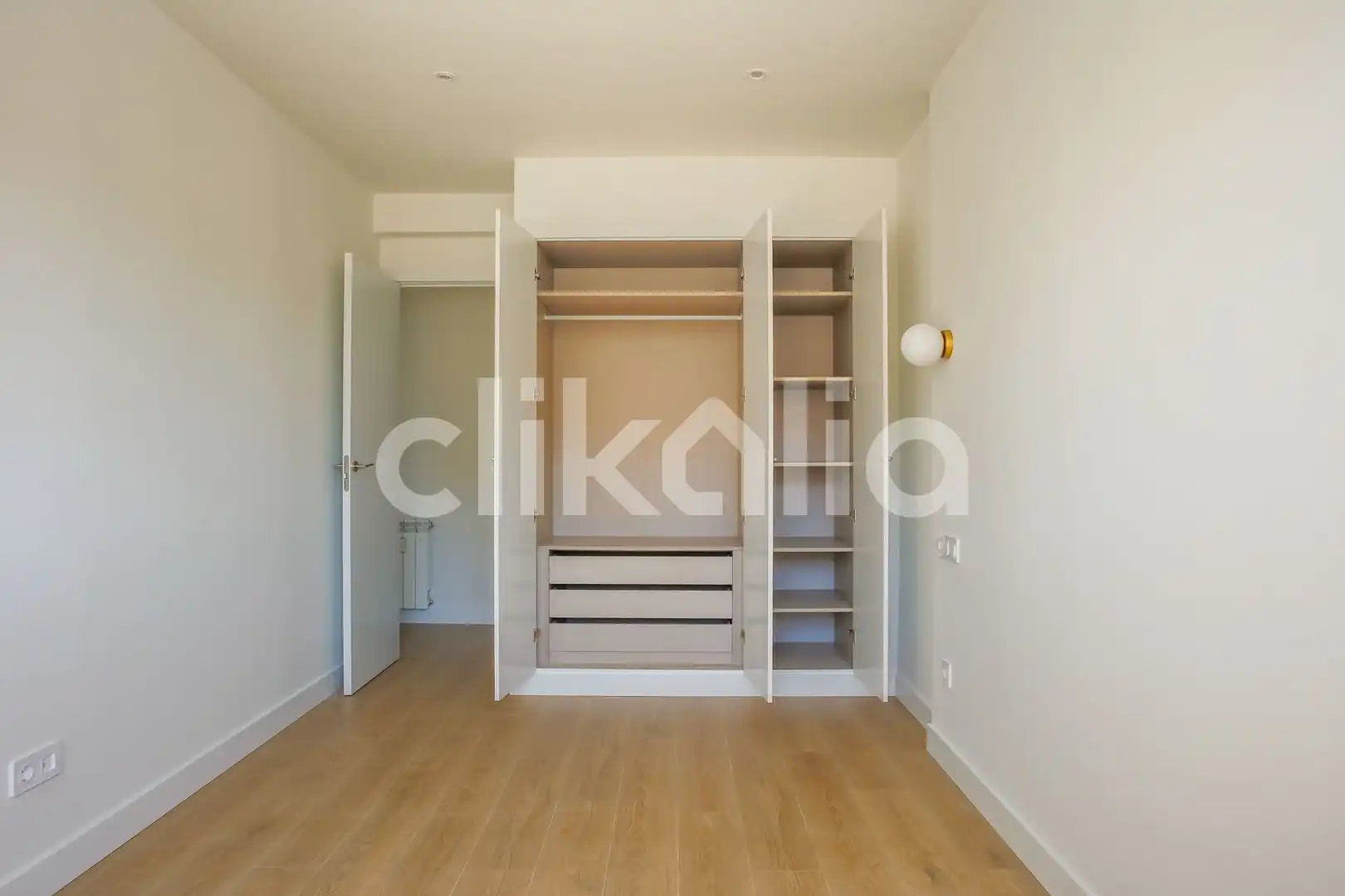 Bedroom of Flat for sale in Madrid  with Air Conditioner, Heating and Terrace