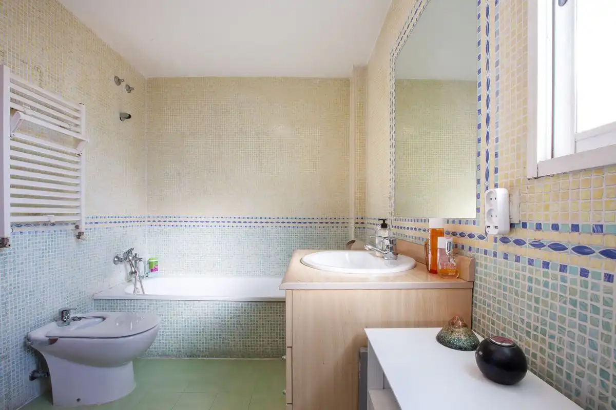 Baño de Ático en venta en Mislata con Aire acondicionado, Calefacción y Jardín privado
