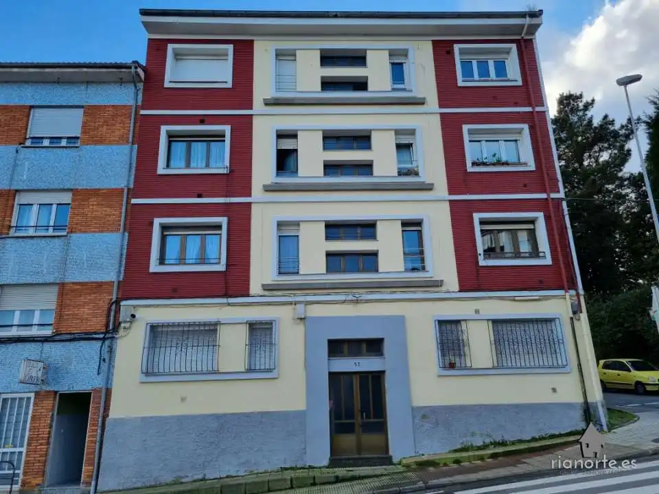 Vista exterior de Piso en venta en Avilés con Calefacción