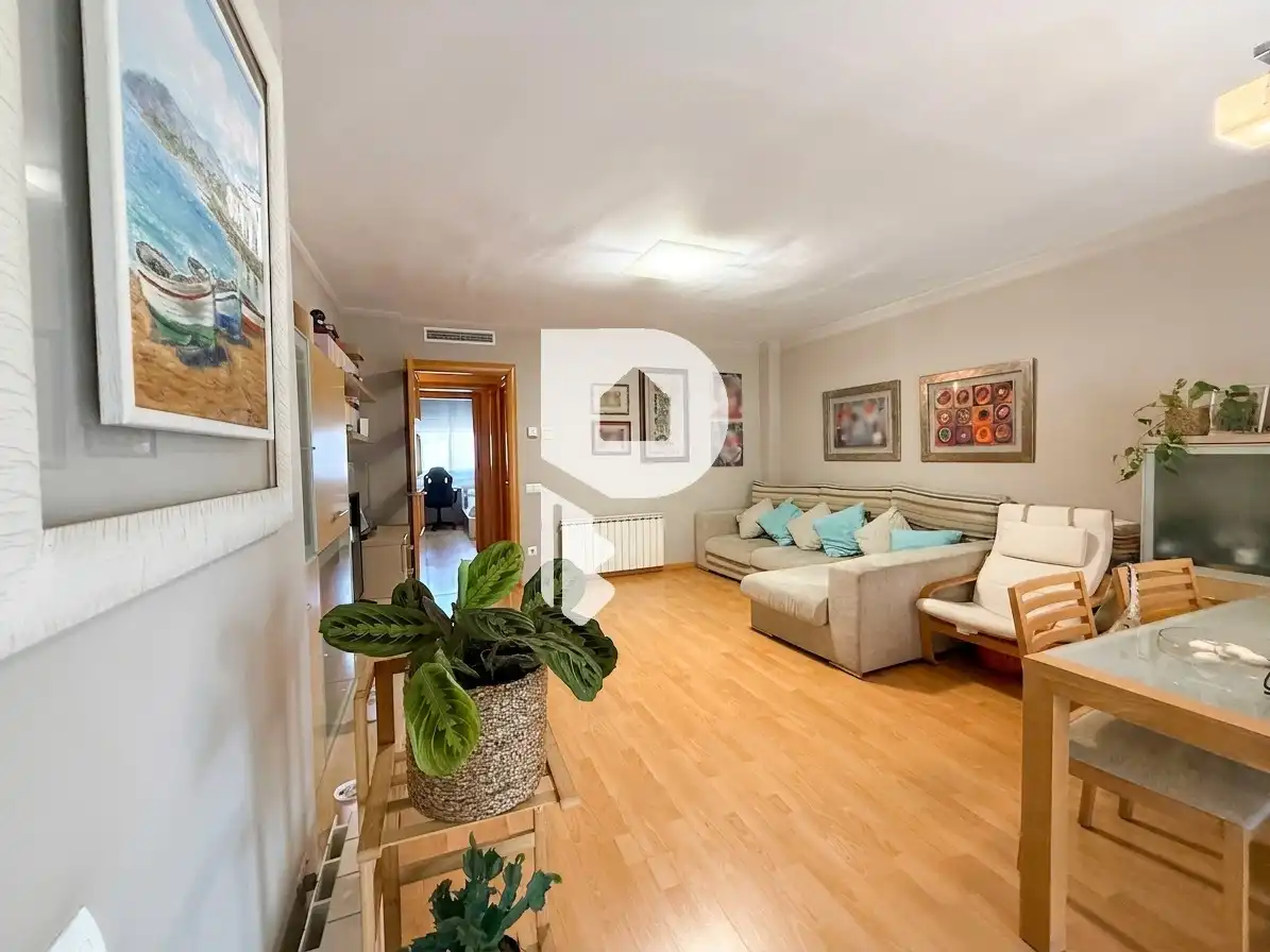 Sala de estar de Piso en venta en Sant Vicenç Dels Horts con Aire acondicionado, Calefacción y Parquet