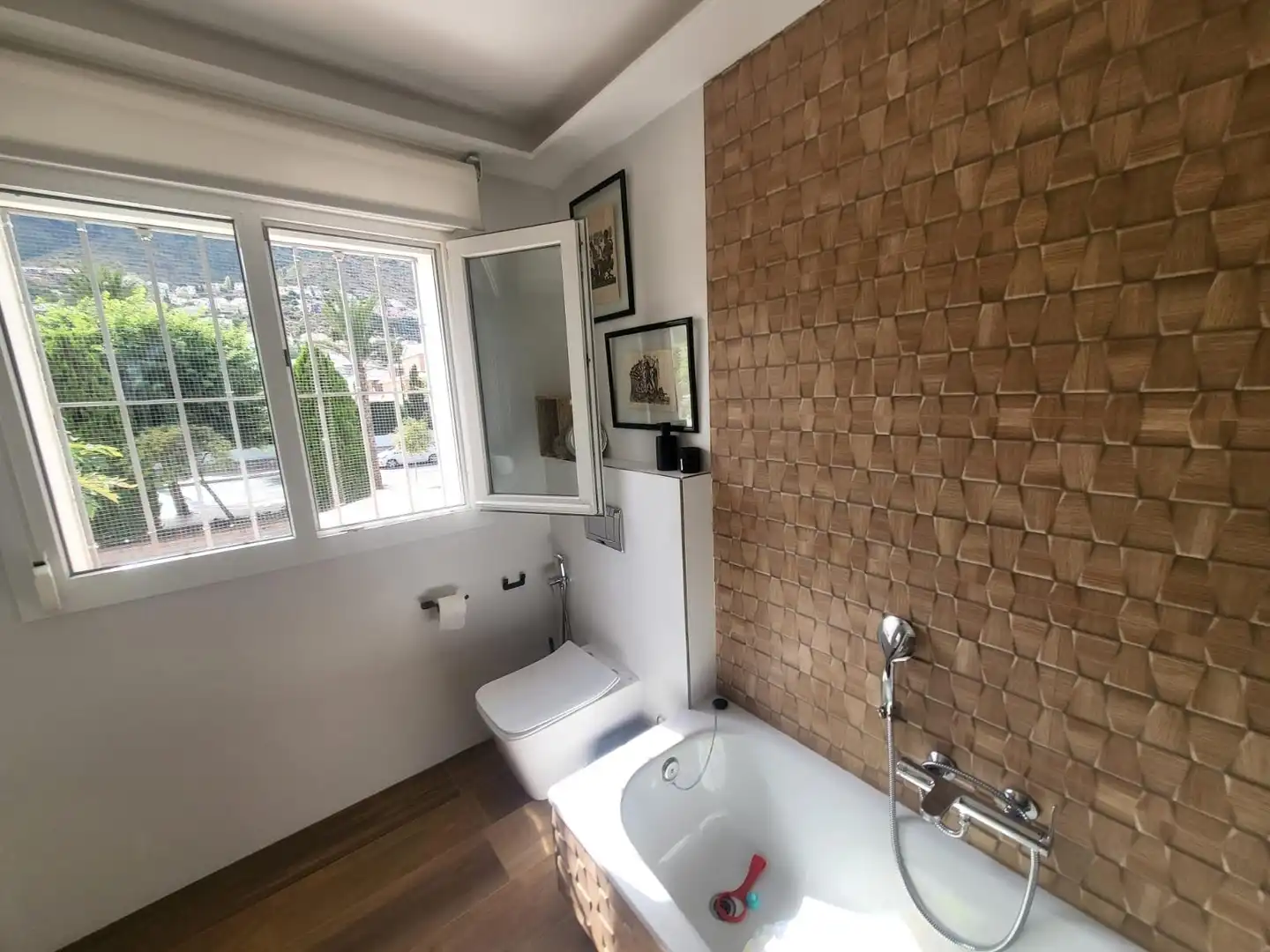 Bany de Casa adosada en venda en Alhaurín de la Torre amb Aire condicionat, Jardí privat i Terrassa