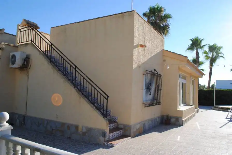Vista exterior de Residencial en venta en Orihuela