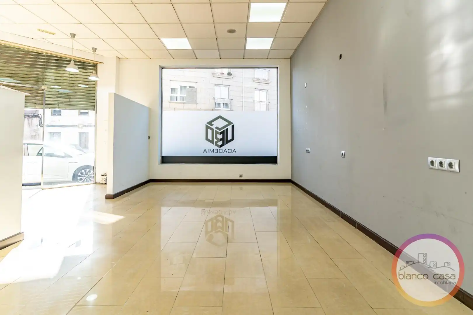 Local comercial en venda a Carballo
