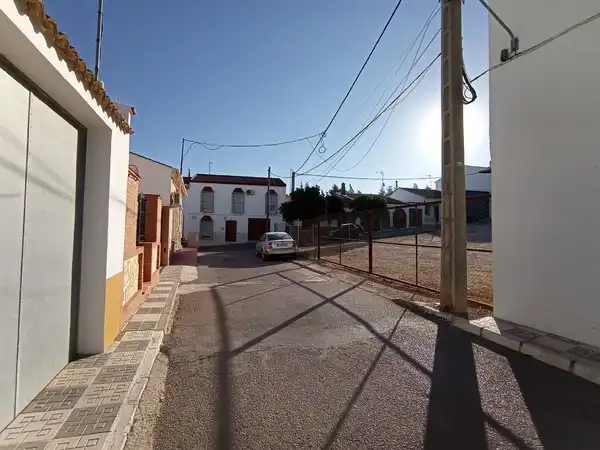 Casa adosada en venta en Pz. Salvador Allende, Marinaleda