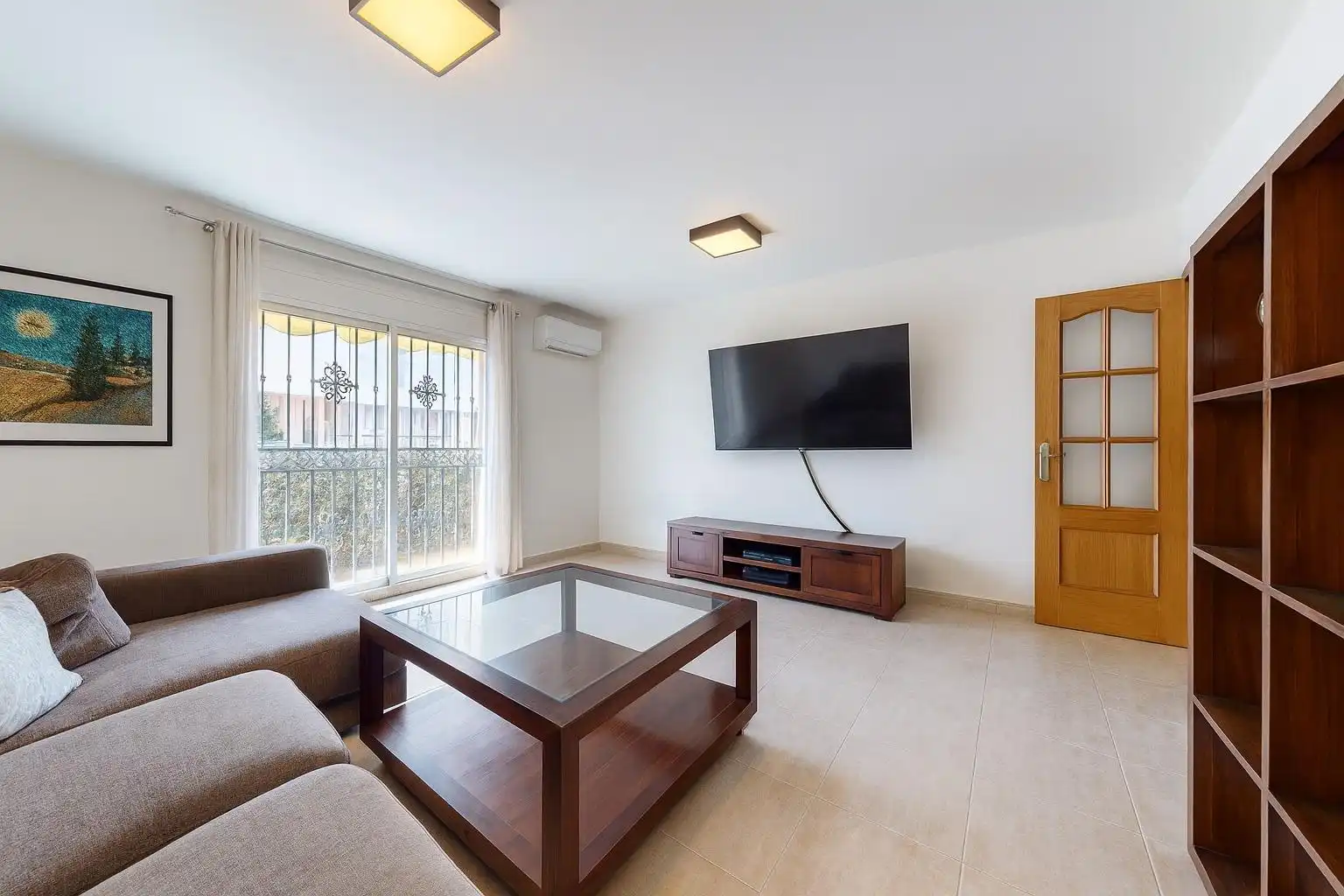 Sala d'estar de Casa o xalet en venda en Roquetas de Mar amb Aire condicionat, Jardí privat i Terrassa