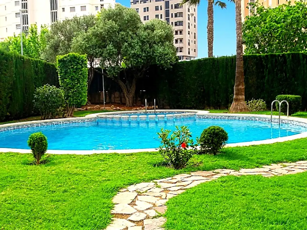 Piscina de Apartament en venda en Calpe / Calp amb Aire condicionat, Jardí privat i Terrassa
