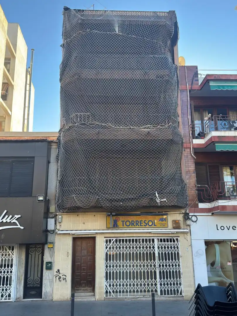 Vista exterior de Edifici en venda en Torrevieja