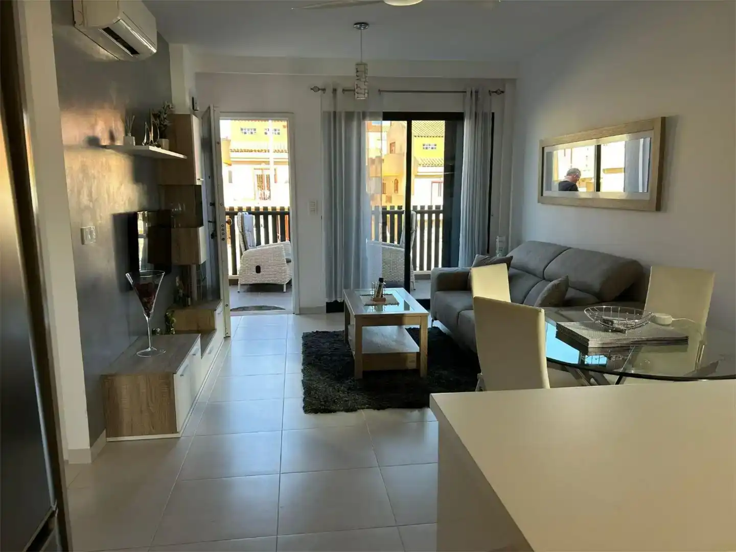 Wohnzimmer von Wohnung zum Verkauf in Orihuela mit Klimaanlage, Schwimmbad und Balkon