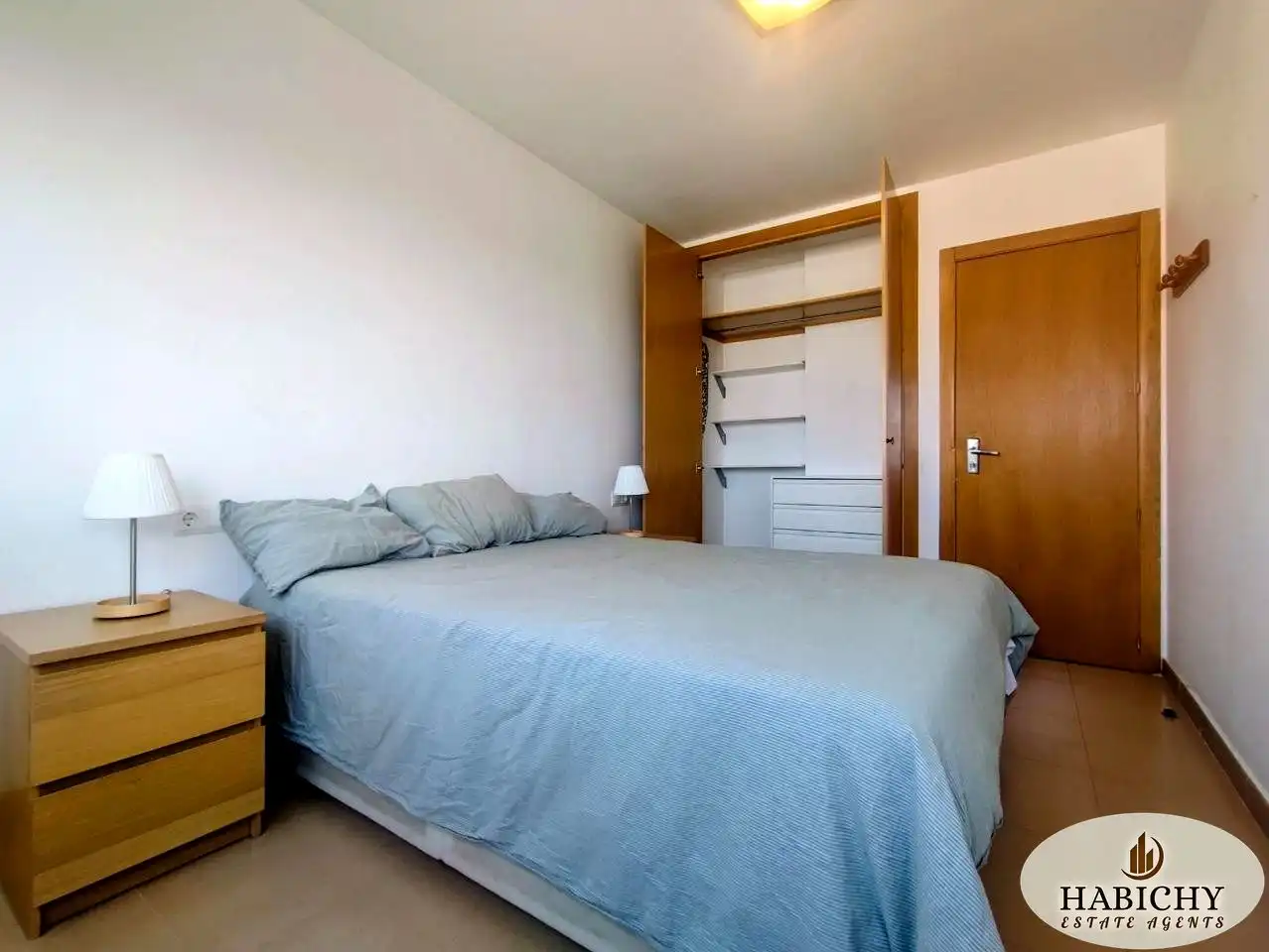 Dormitori de Apartament de lloguer en Murcia amb Aire condicionat, Balcó i Alarma