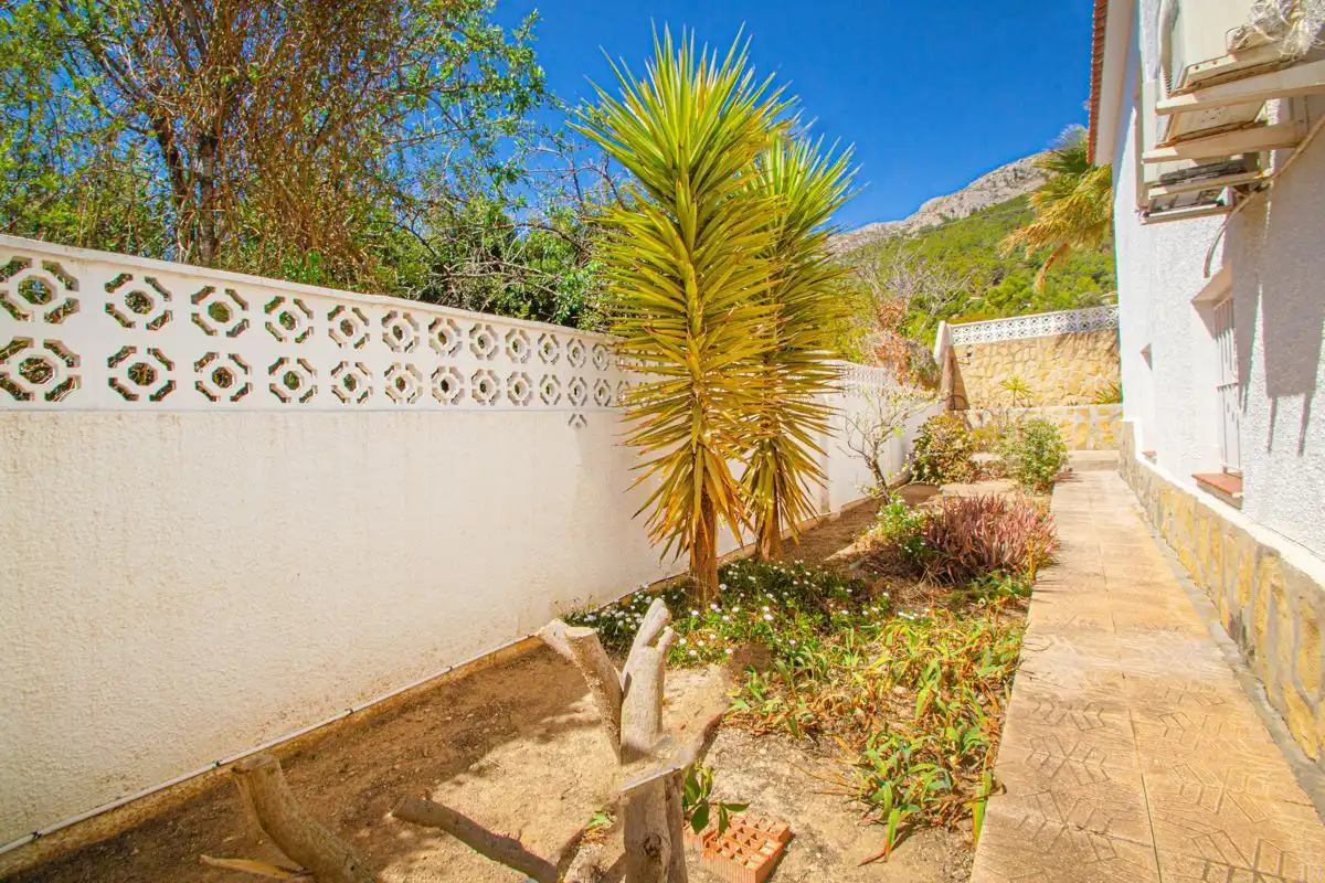 Garden of Houses for sale in Calpe / Calp  with Air Conditioner, Heating and Private garden