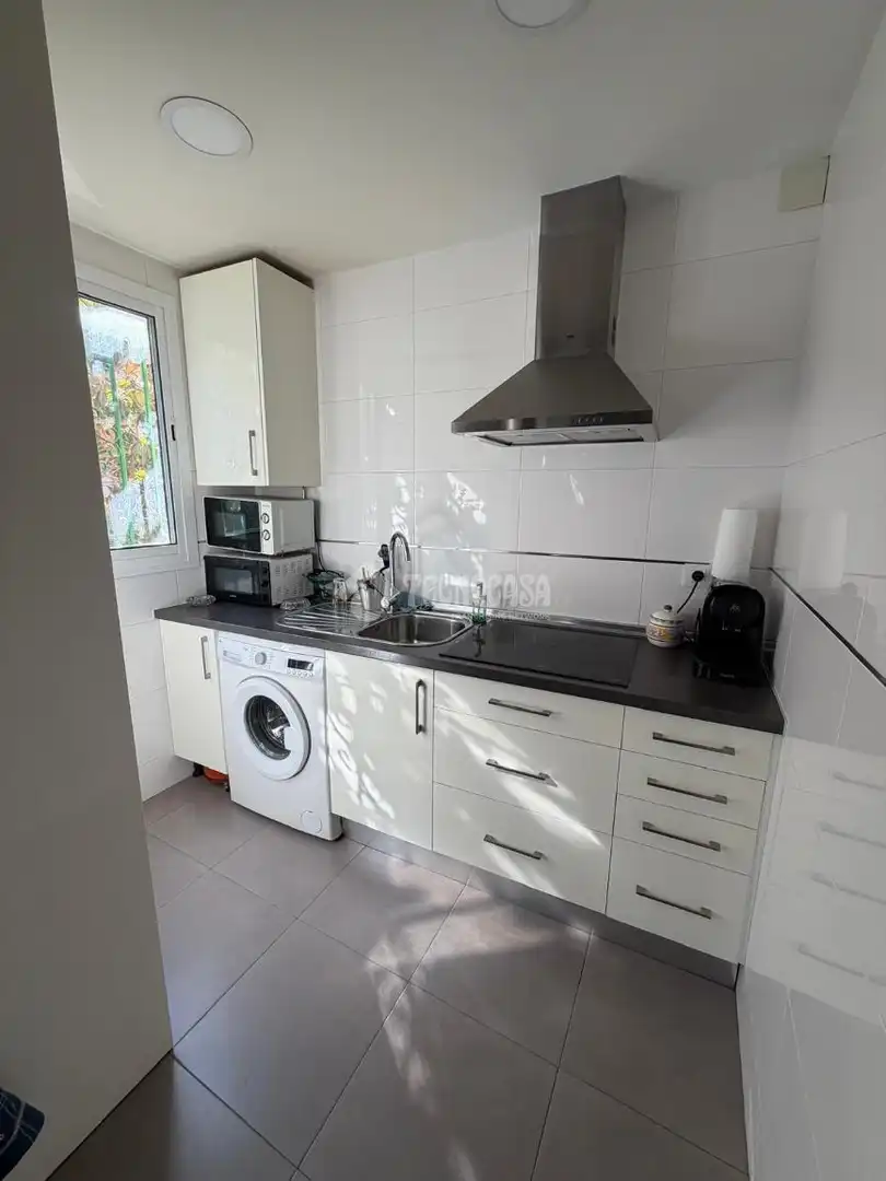 Kitchen of Flat for sale in Sevilla  with Air Conditioner and Furnished