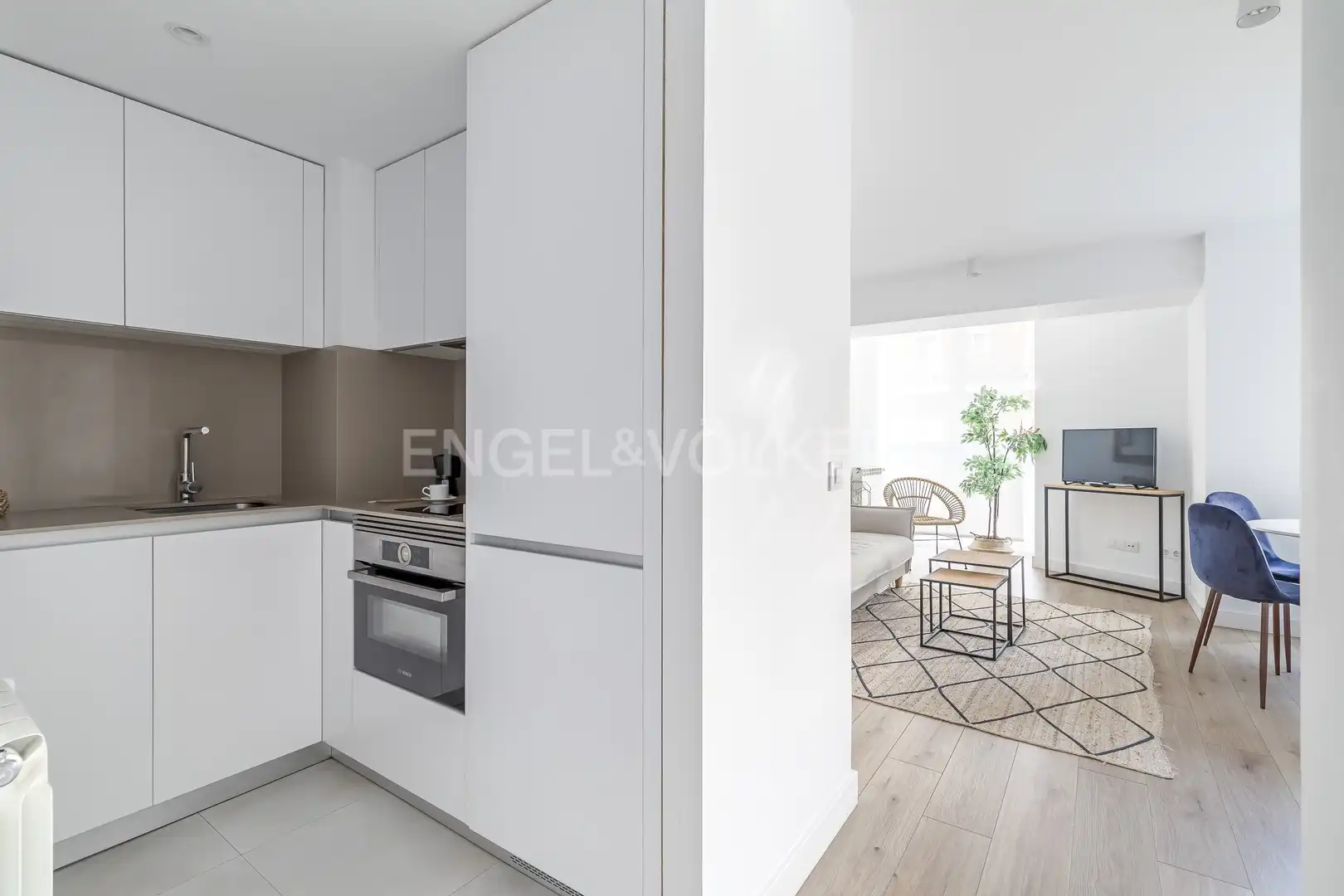 Cuina de Planta baixa de lloguer en Madrid amb Aire condicionat, Calefacció i Moblat