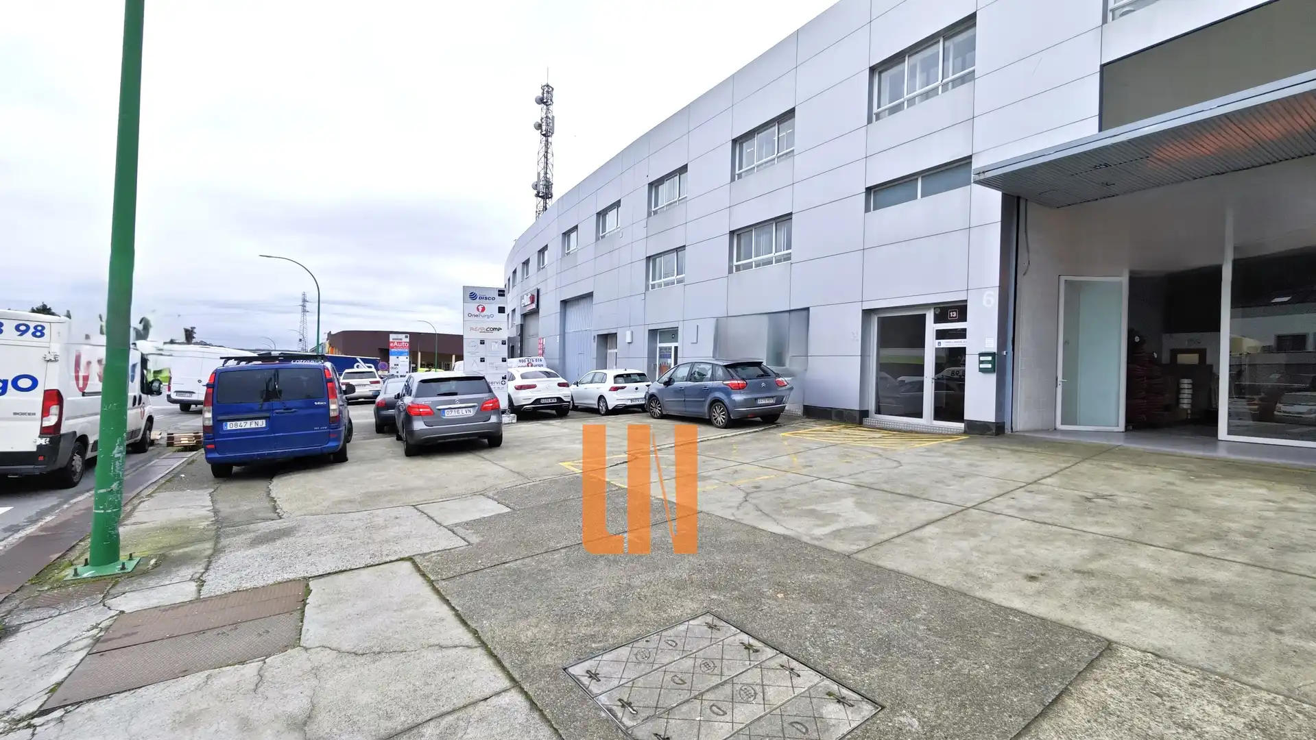 Vista exterior de Oficina de alquiler en A Coruña Capital  con Calefacción, Amueblado y Internet