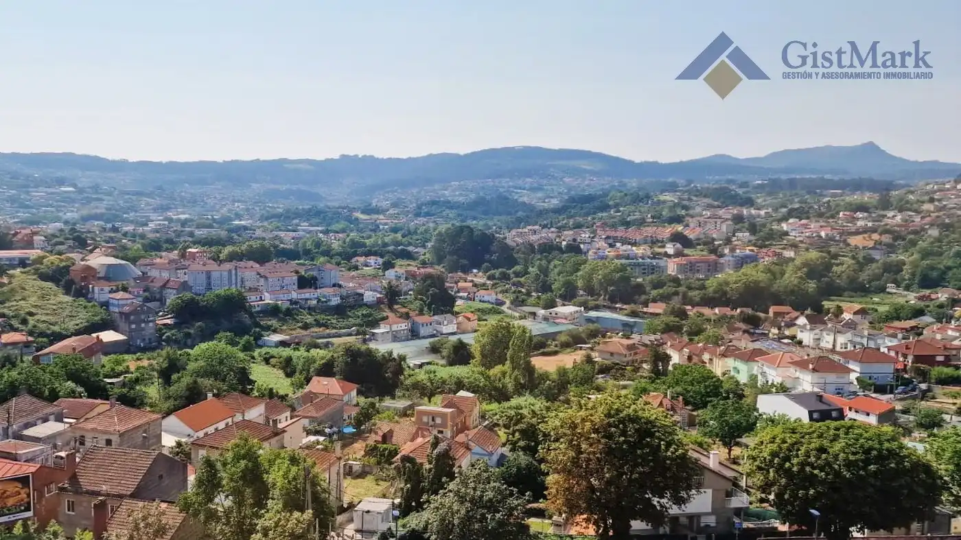 Vista exterior de Piso en venta en Vigo  con Calefacción, Parquet y Terraza