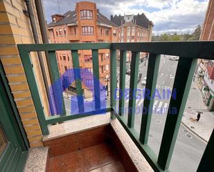 Terrassa de Pis en venda en Oviedo  amb Calefacció, Traster i Balcó