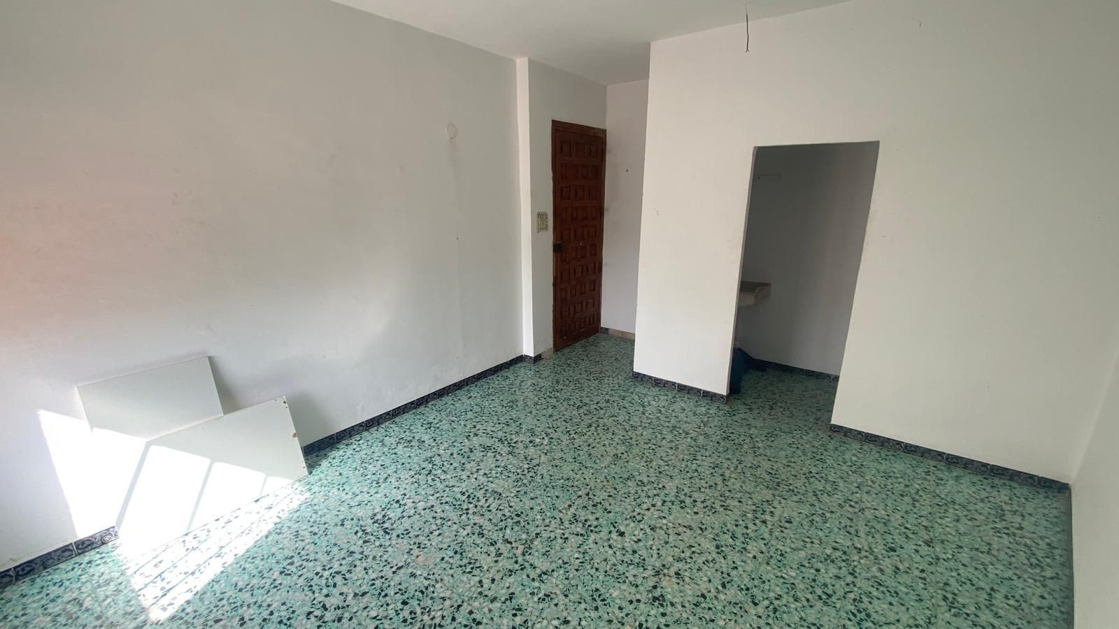 Box room for sale in San Fernando